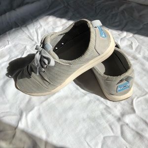 TOMS Sneakers